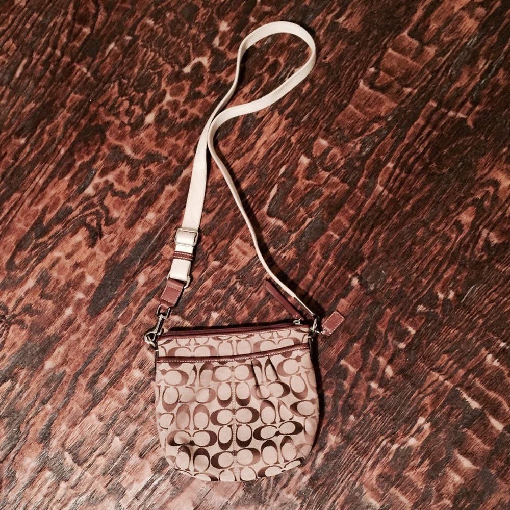 AUTHENTIC Coach Crossbody Perfect Conditon