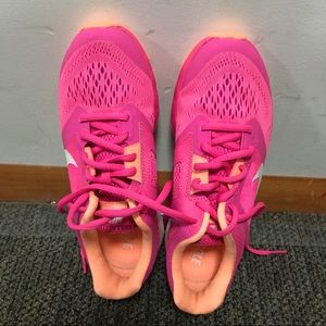 NIKE fit sole sneakers