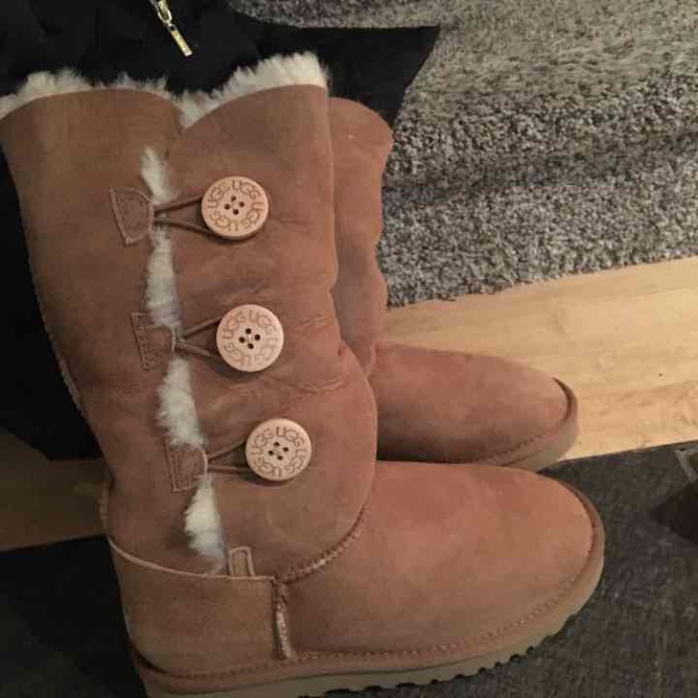 UGG BAILEY BUTTON TRIPLET