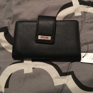 💕KENNETH COLE WALLET 💕