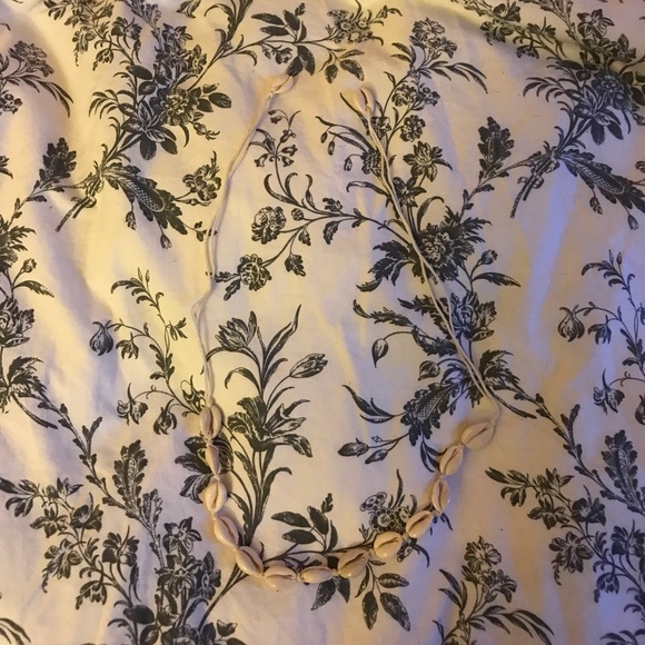 Sea shell choker - Picture 3 of 5