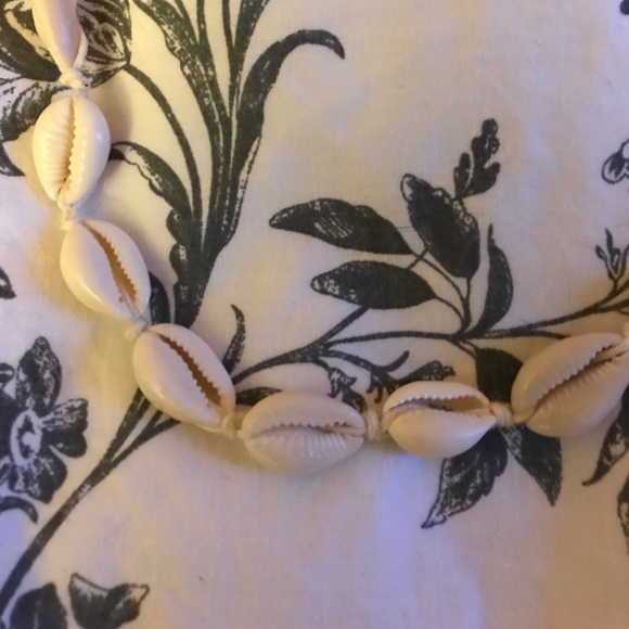 Sea shell choker - Picture 4 of 5