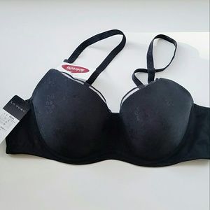 LA VORA | BRAND NEW BRA AND PANTY SET