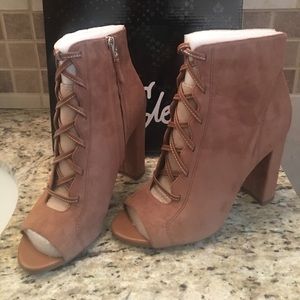 NIB Sam Edelman Tan Lace Up Suede Bootie