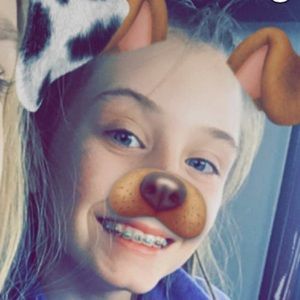 Meet your Posher, Larissa