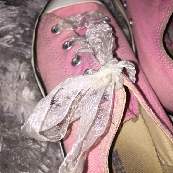 Pink converse! - Picture 2 of 3