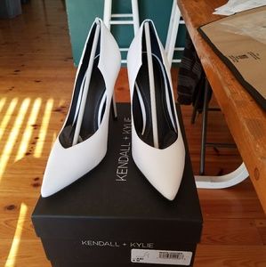 **SOLD** Kendall + Kylie Abi leather pump