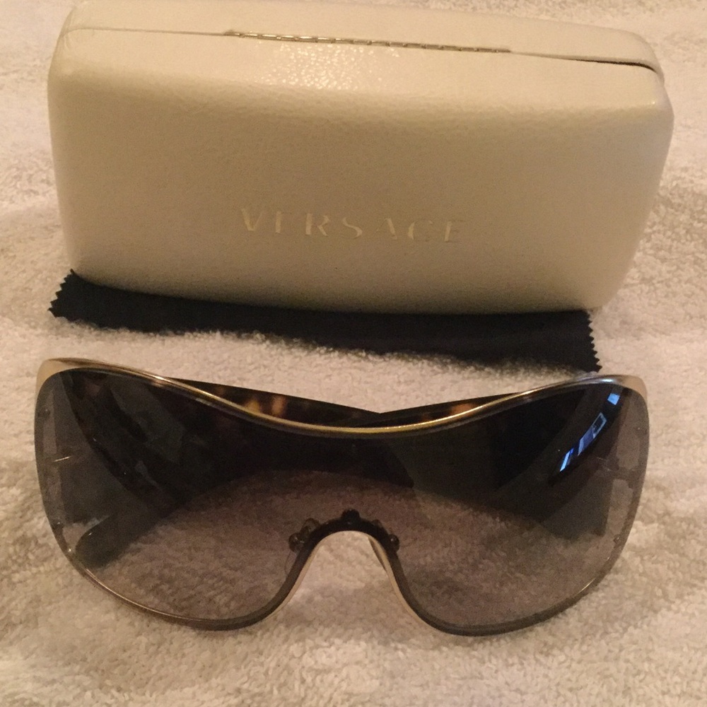 Versace Mod. 2122-b Black and Gold sunglasses