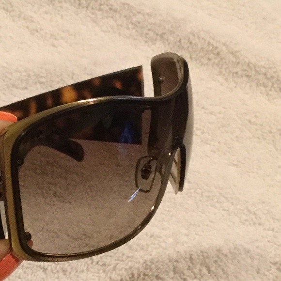 Versace Mod. 2122-b Black and Gold sunglasses main image 4