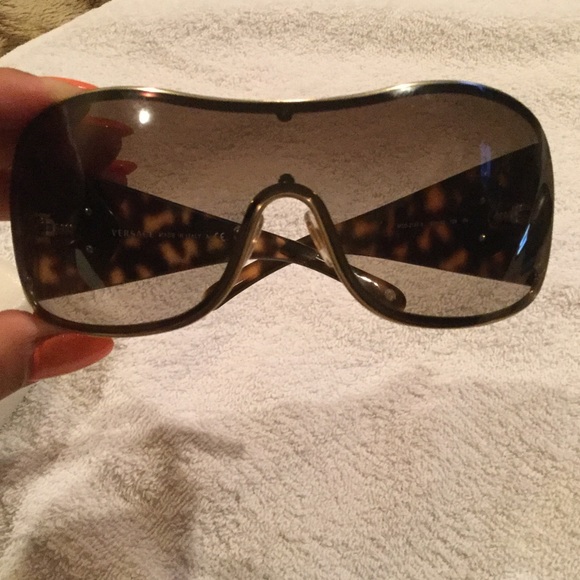 Versace Mod. 2122-b Black and Gold sunglasses main image 6