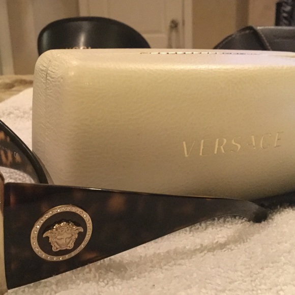 Versace Mod. 2122-b Black and Gold sunglasses main image 7