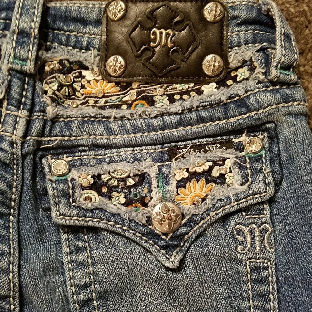 SOLD Girls Miss Me Capri Jeans Size 12