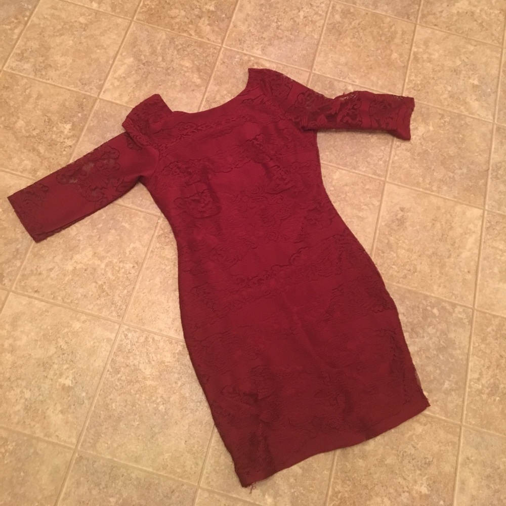 Burgundy bodycon lace dress