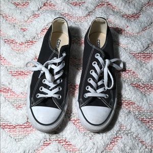 Black low top converse