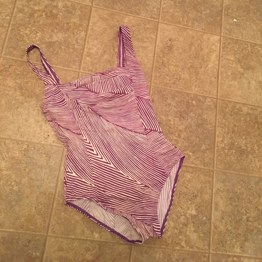 Calvin Klein size 6 one piece bathing suit