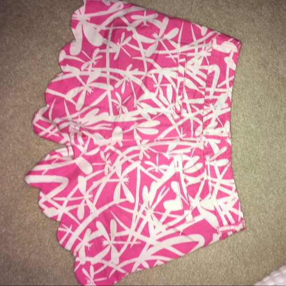 Lilly Pulitzer Scalloped Pink Short - Picture 3 of 3