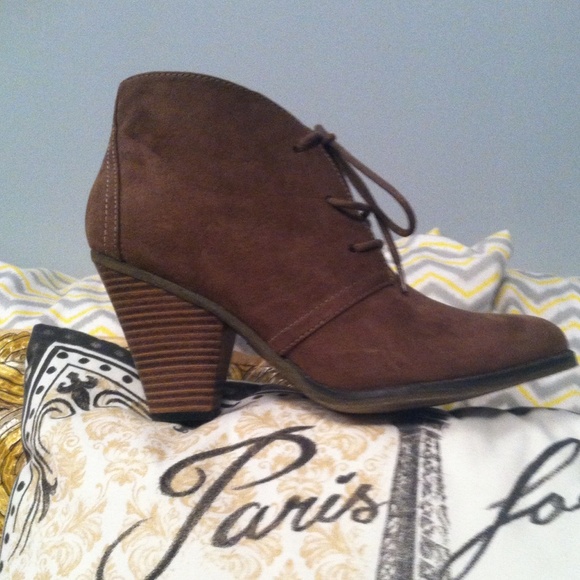 MIA BOOTIES - Picture 2 of 3