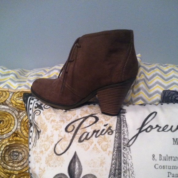 MIA BOOTIES - Picture 3 of 3