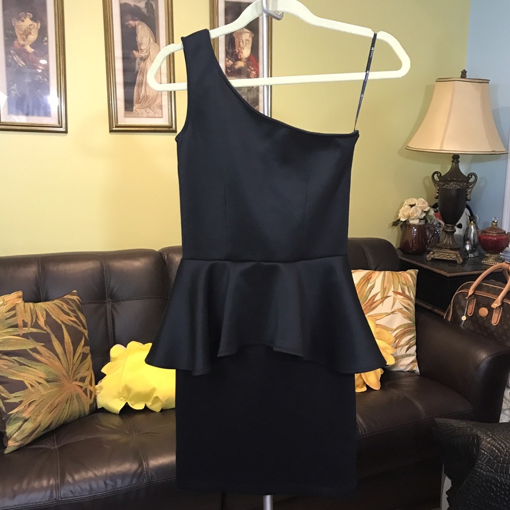 👗 One-shoulder Peplum Dress