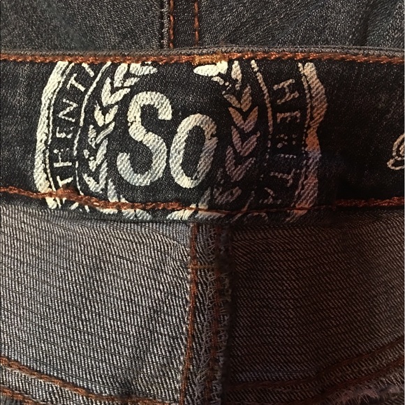 Sold - Picture 3 of 6