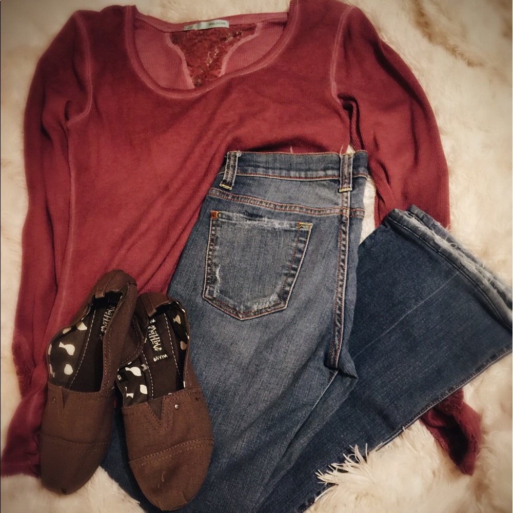 Large long magenta thermal with lace top