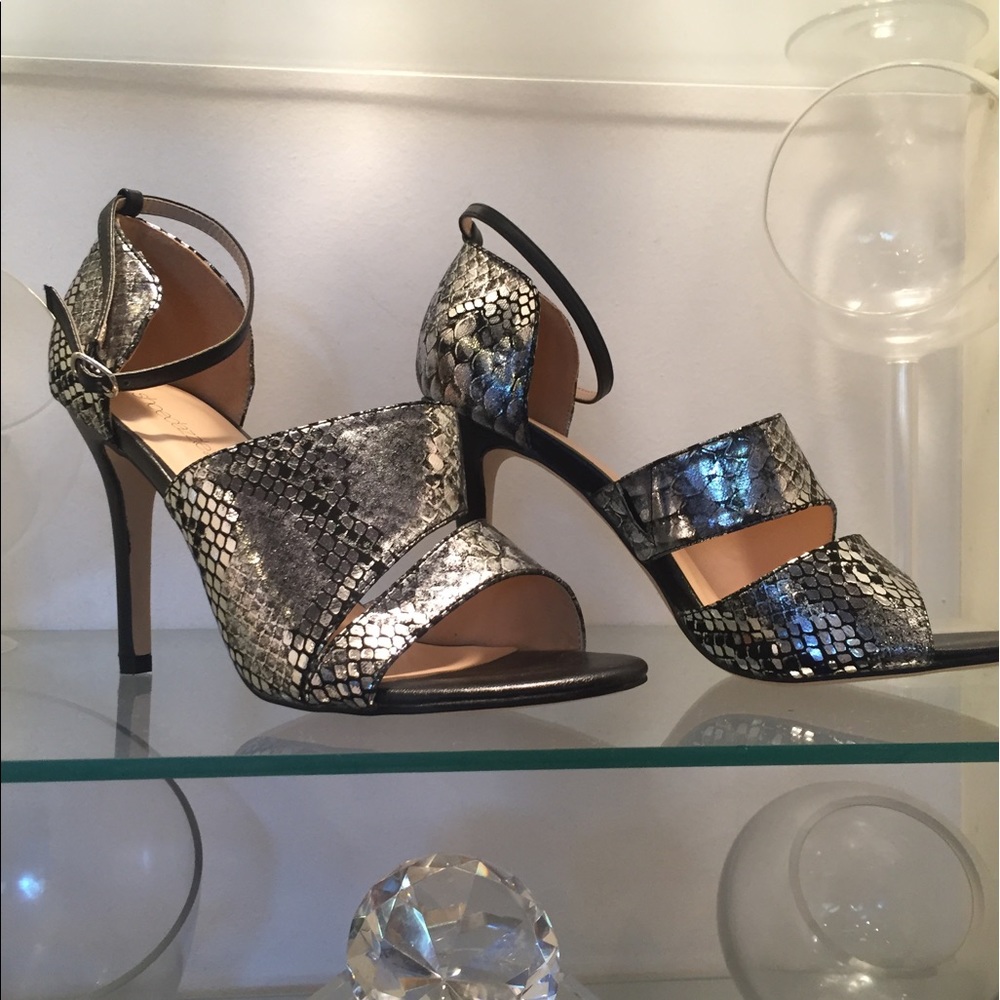 NWOT Beautiful Faux Snakeskin Heels💥Last Pair💥