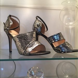 NWOT Beautiful Faux Snakeskin Heels💥Last Pair💥