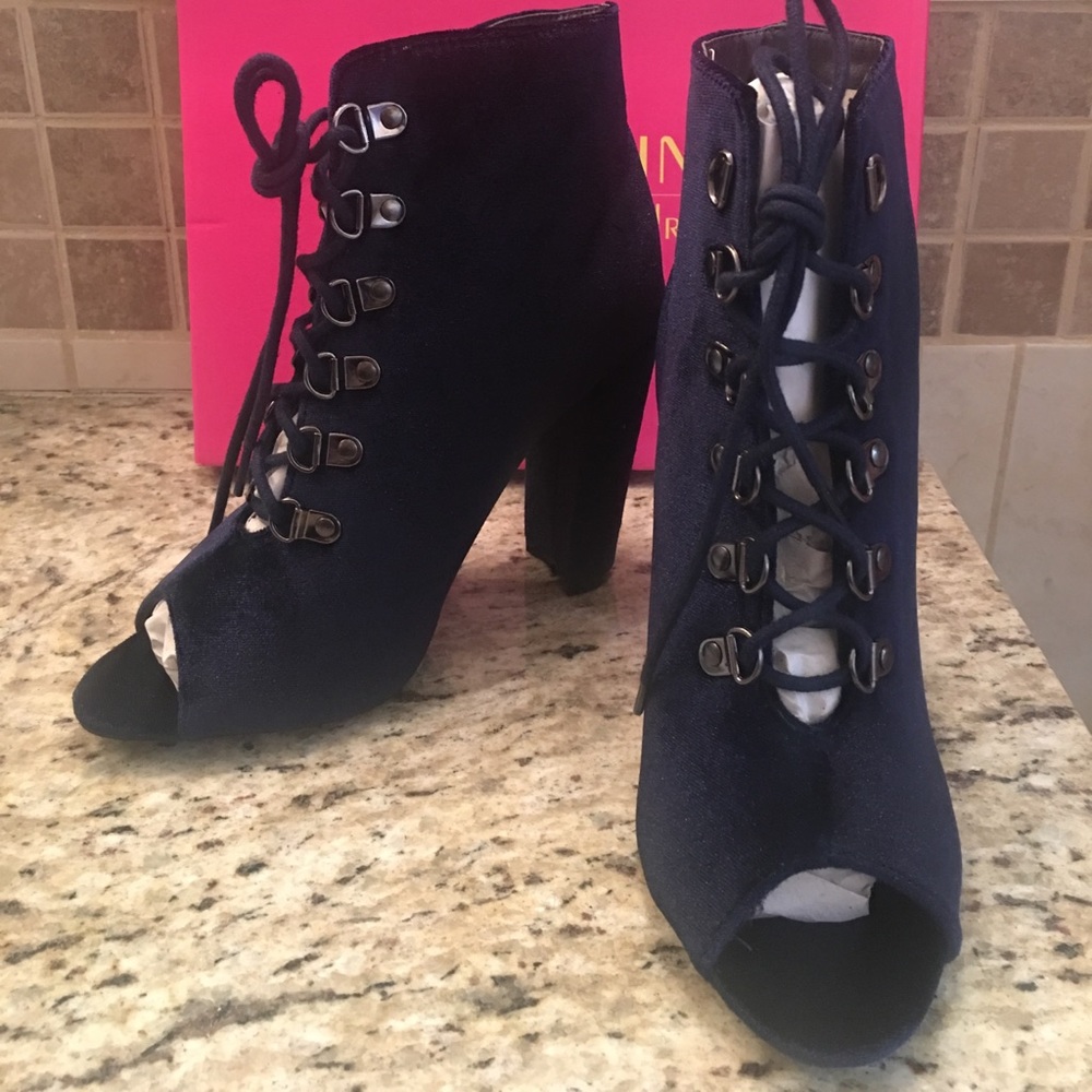 NIB Catherine Malandrino Lace Up Faux Fur Bootie