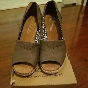 TOMS wedge