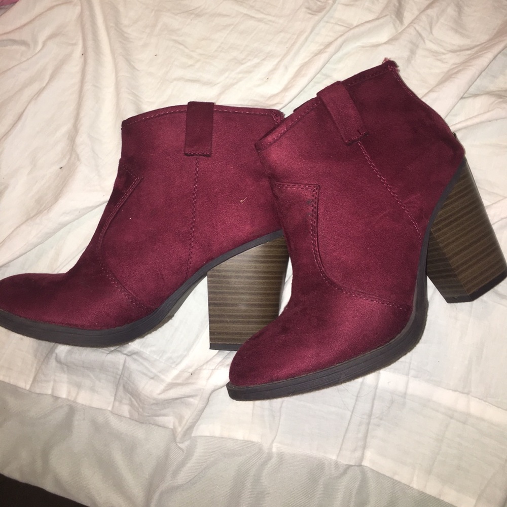 Maroon booties