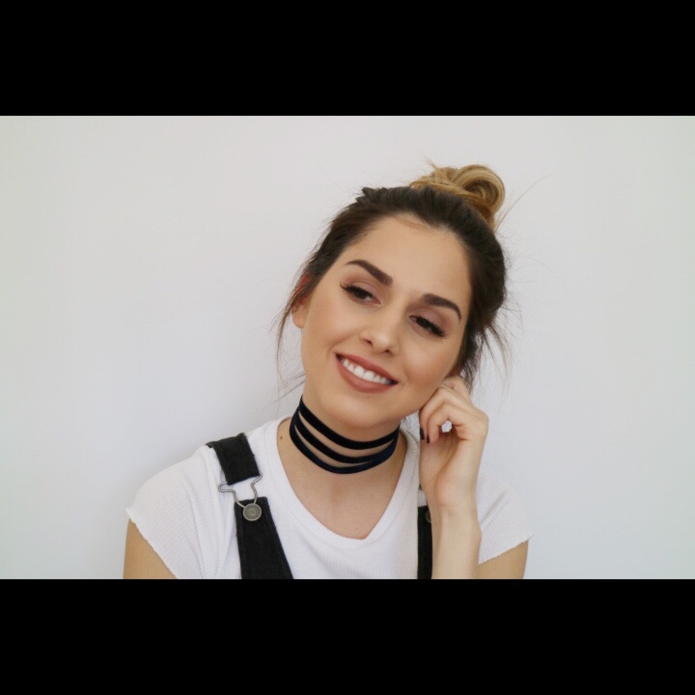 Triple blue velvet choker