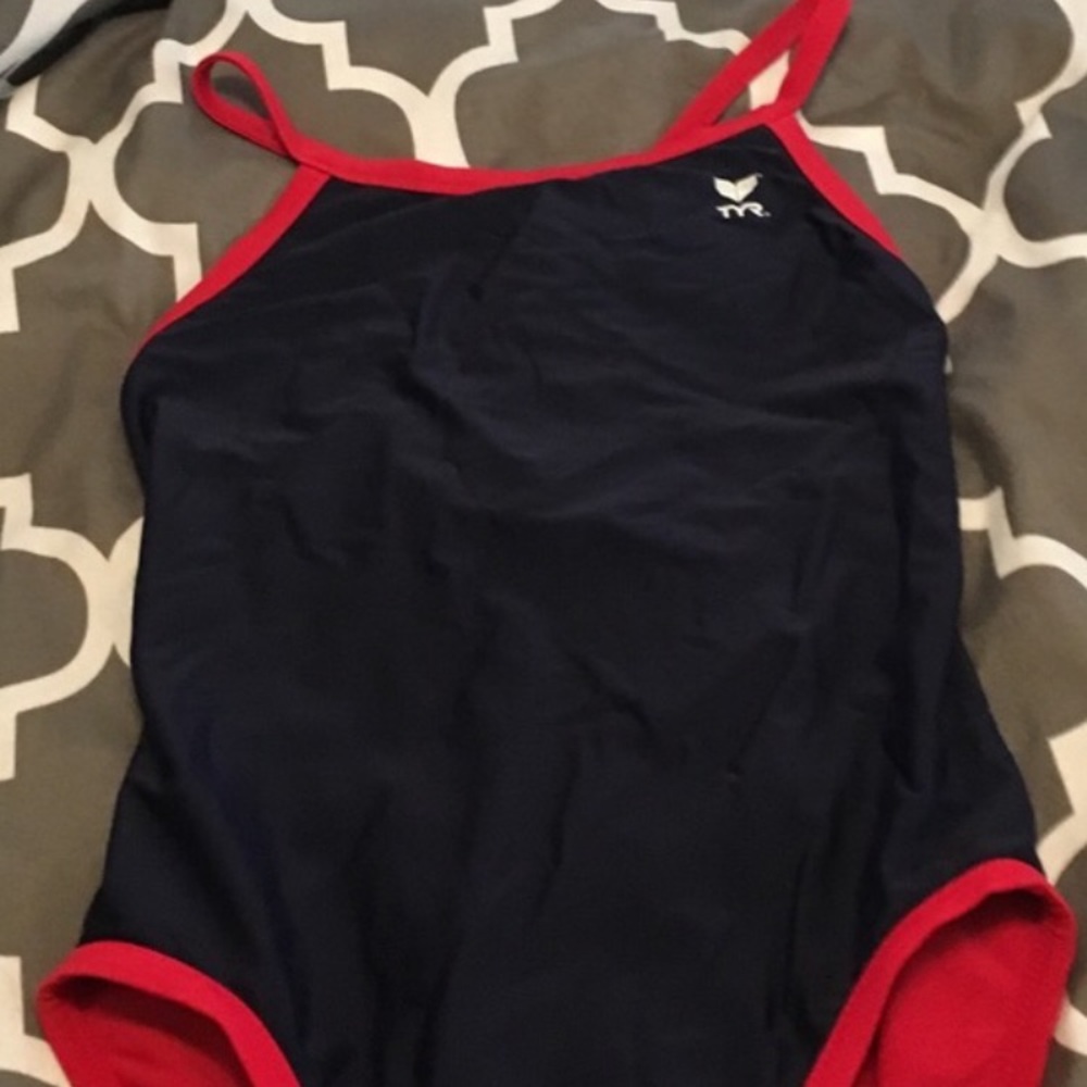 TYR reversible guard or training suit sz M