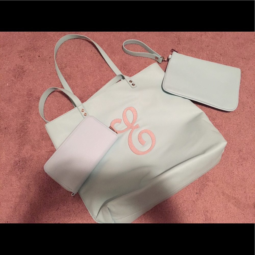 Thirty-one Around Town set