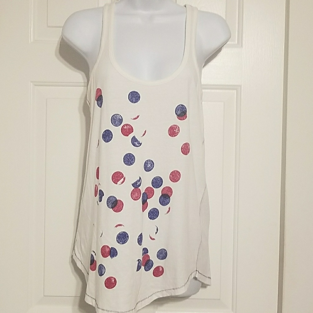 Hi-line white tank with red and blue dots