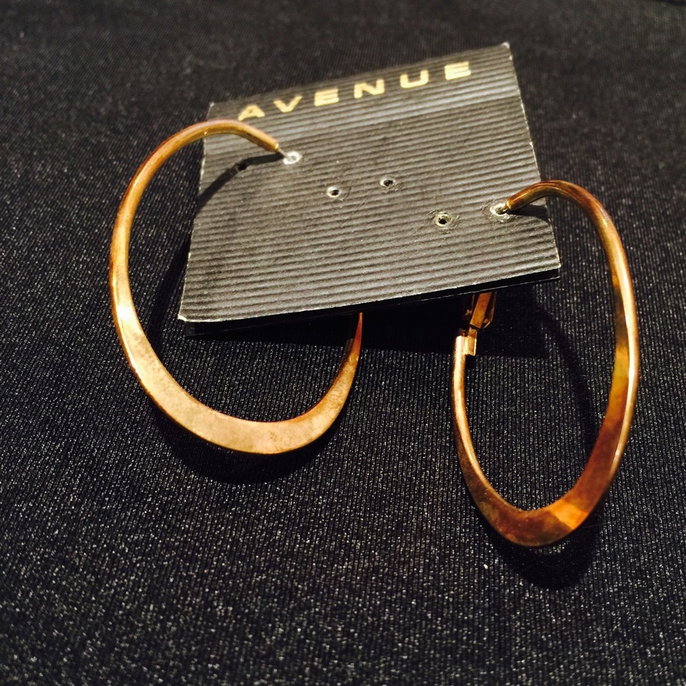 Avenue Flat Gold Platted Hoops