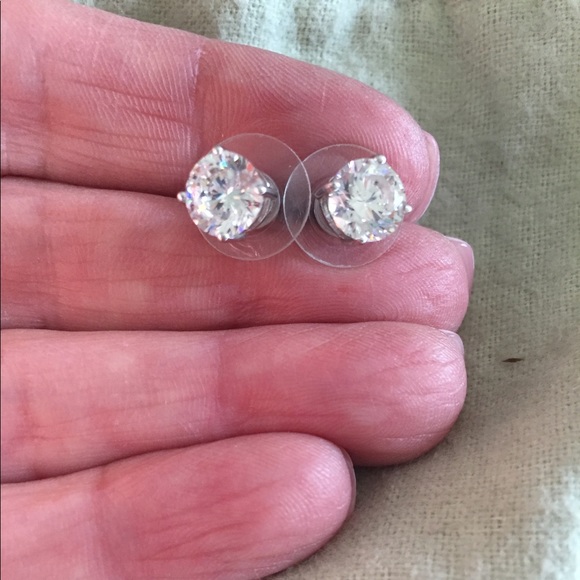 Crislu Jewelry - "Diamond" Earrings by Crislu