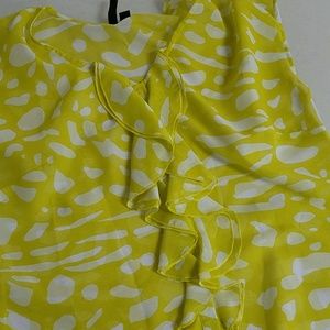 Relativity sleeveless button up blouse citron