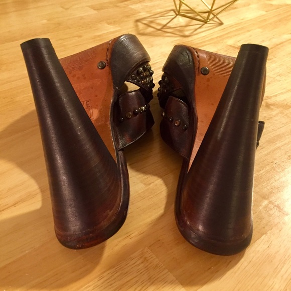 FRYE Leather Platform Heels with Grommet Details - Picture 3 of 5