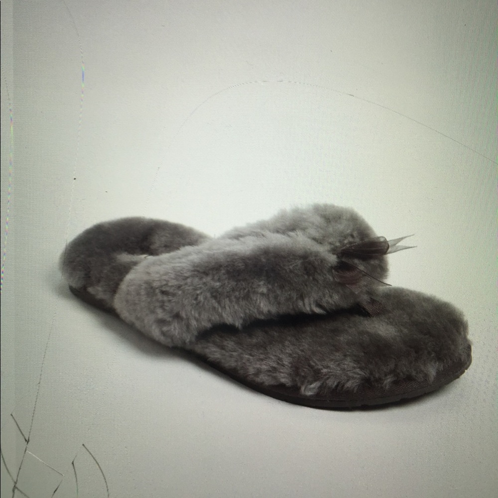 NWT UGG super fluffy slippers with cute bow