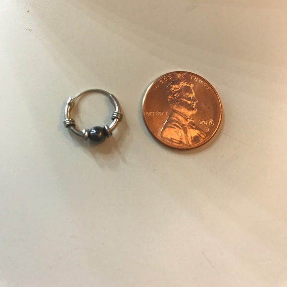 Cartilage earring piercing - Picture 3 of 3