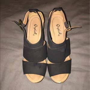 Black wedges