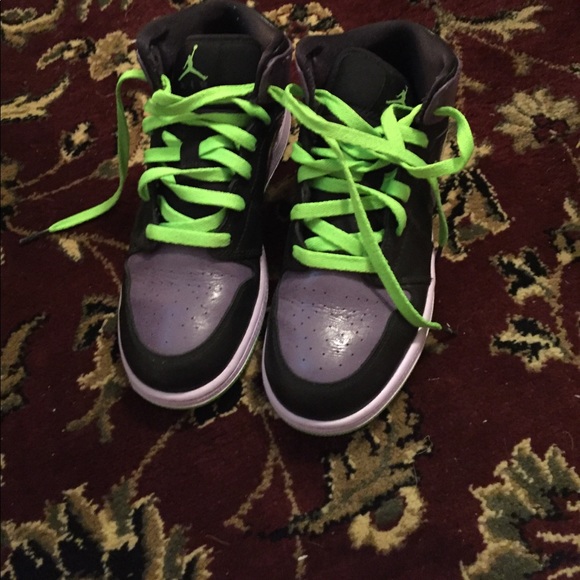 Women's Jordans 1's - Picture 1 of 3