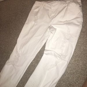 White distressed skinny leg jeans