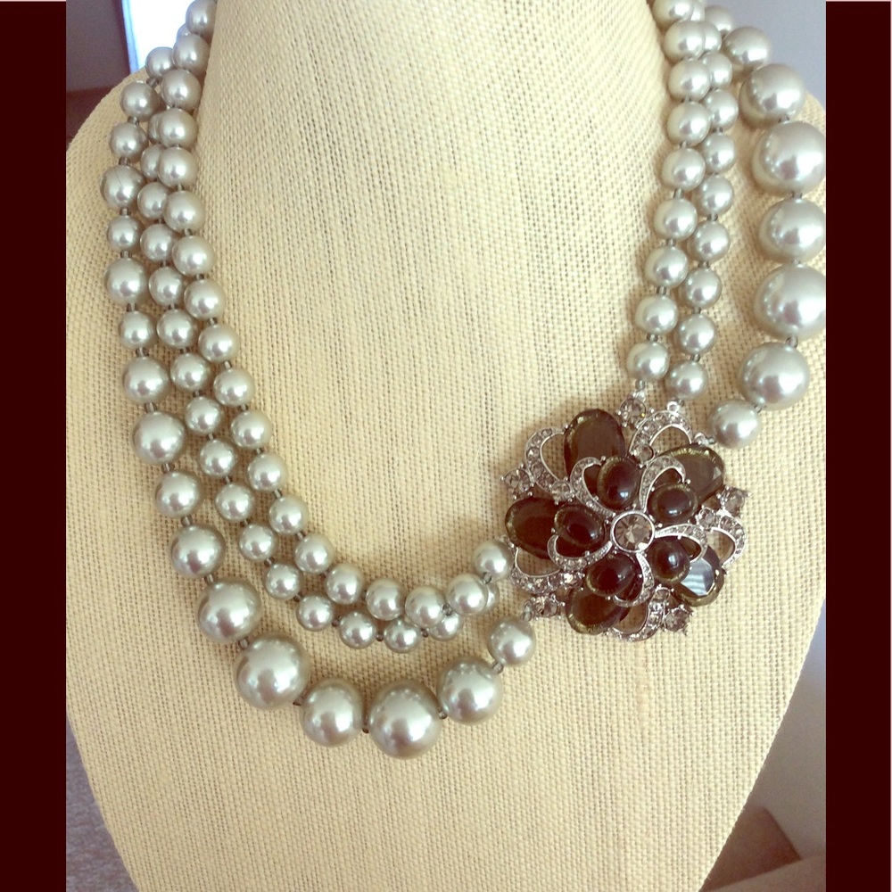 Gorgeous synthetic black pearls, diamonds