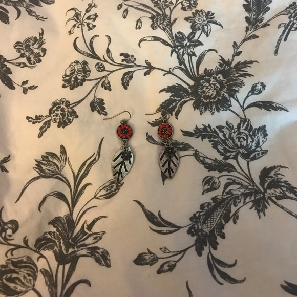 Orange beaded leaf flower dangle earrings - Picture 2 of 4