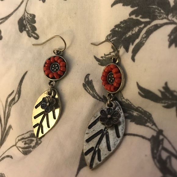 Orange beaded leaf flower dangle earrings - Picture 4 of 4