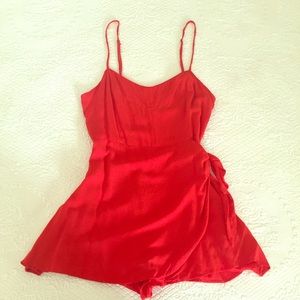 Kimchi Blue Skorted Side Tie Romper in Red