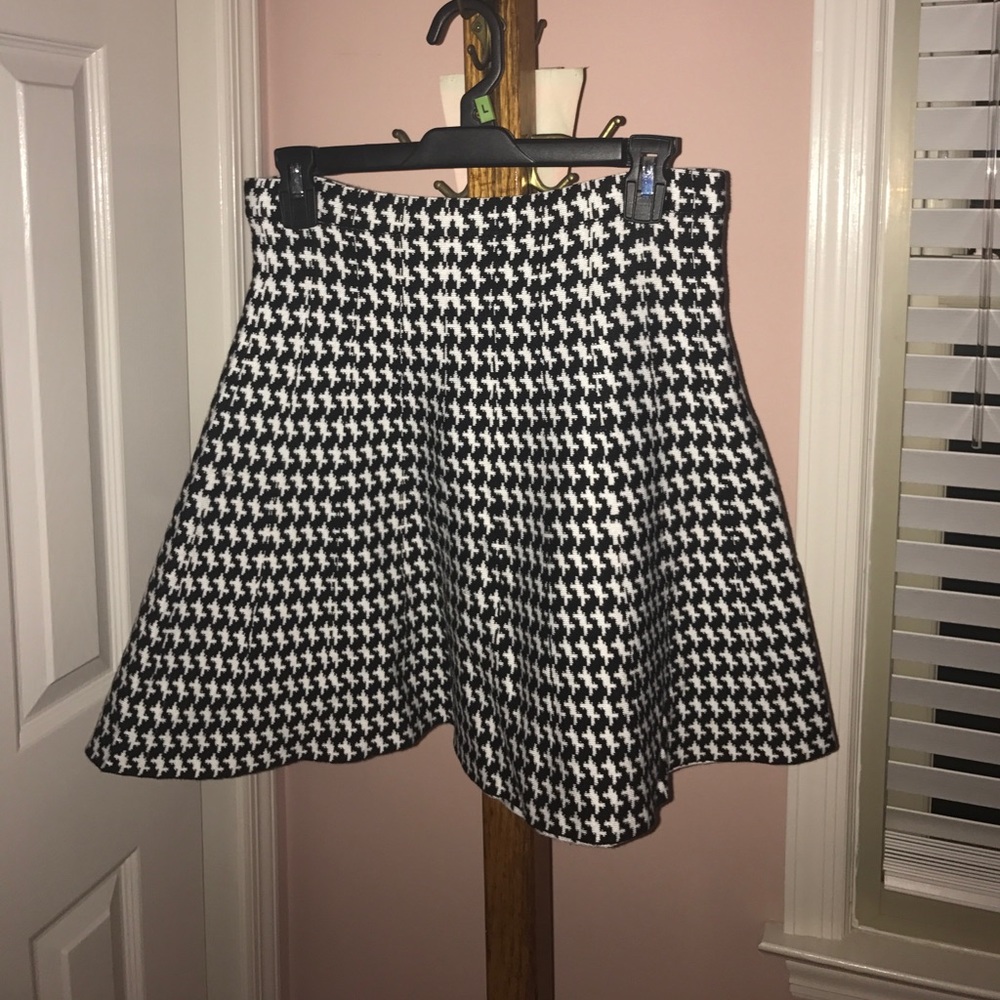 Mini flare skirt with back gold zipper