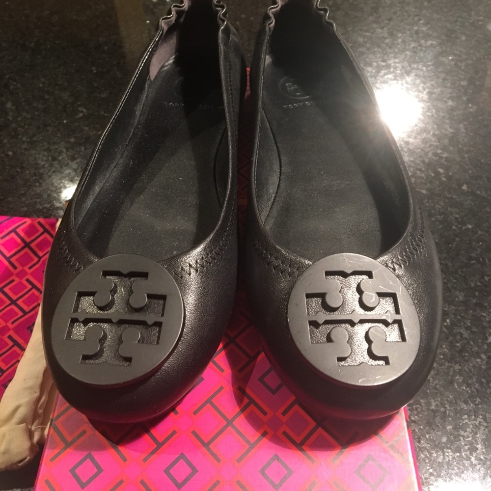 Tory Burch size 6 Minnie Travel Flat in Black