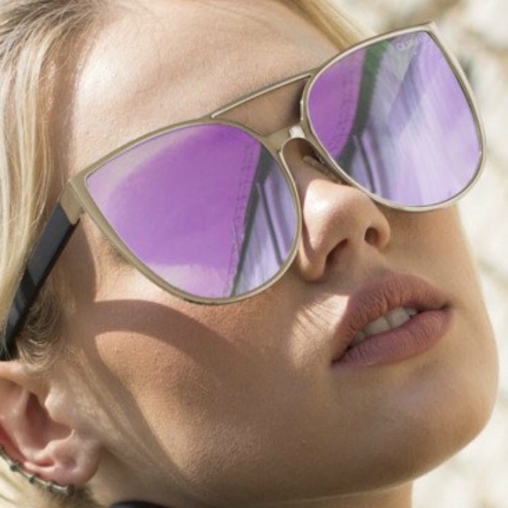 Quay Australia sorority princess gold/pink